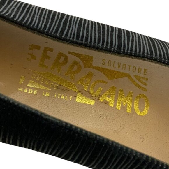 Salvatore Ferragamo Womens 6.5 B Black Textured Leather Low Heel Pumps Italy - Picture 9 of 10